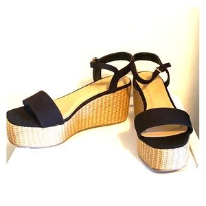 Black strappy sandal platform shoes